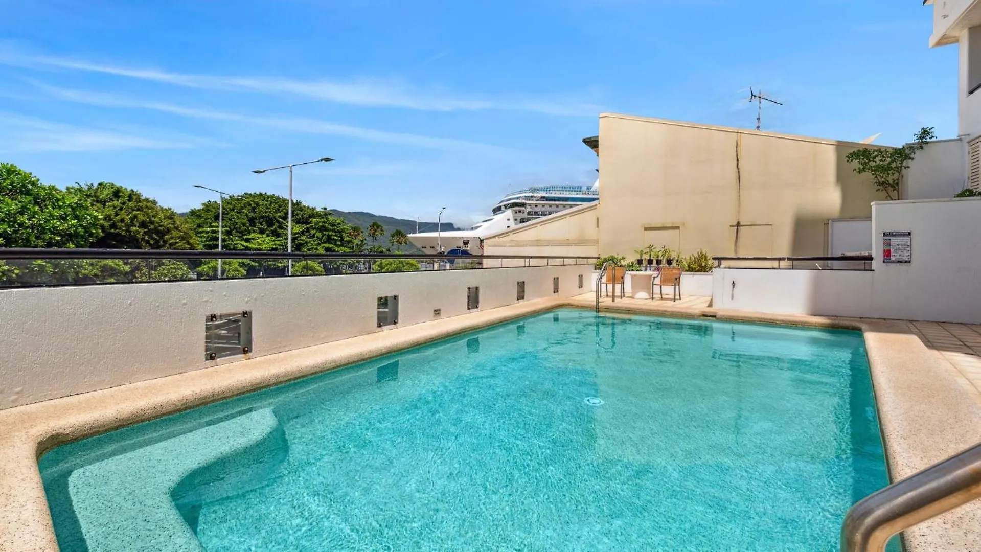 604 Chic City Apartment With Water Views Cairns Australia